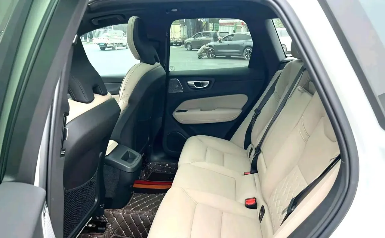 Volvo 2026 XC60 48V 2.0T B5 All-Wheel Drive Intelligent Luxury Edition Automatic Transmission 5