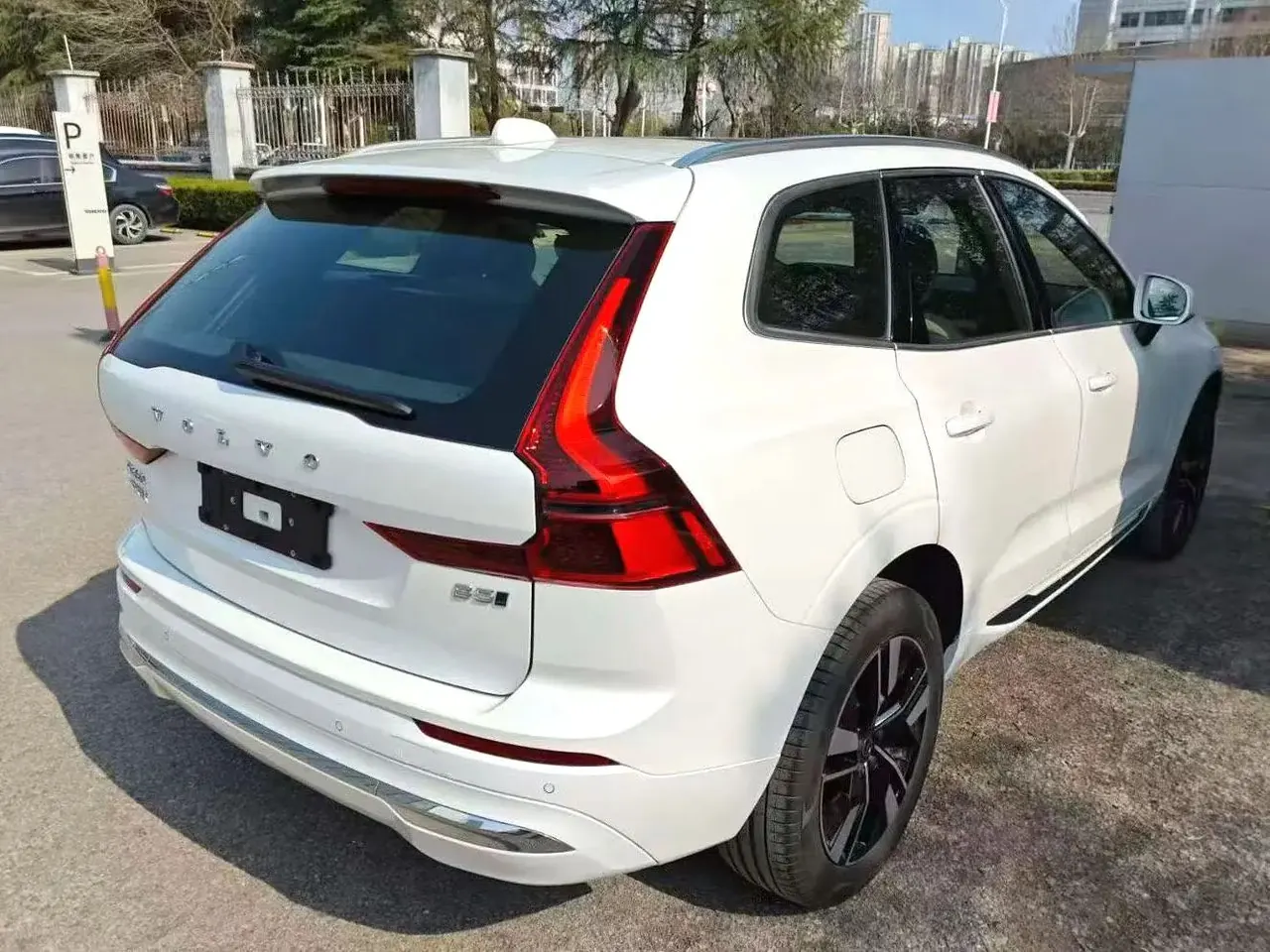 Volvo 2026 XC60 48V 2.0T B5 4-wheel drive Zhiyuan Deluxe Edition Automatic Gear 3