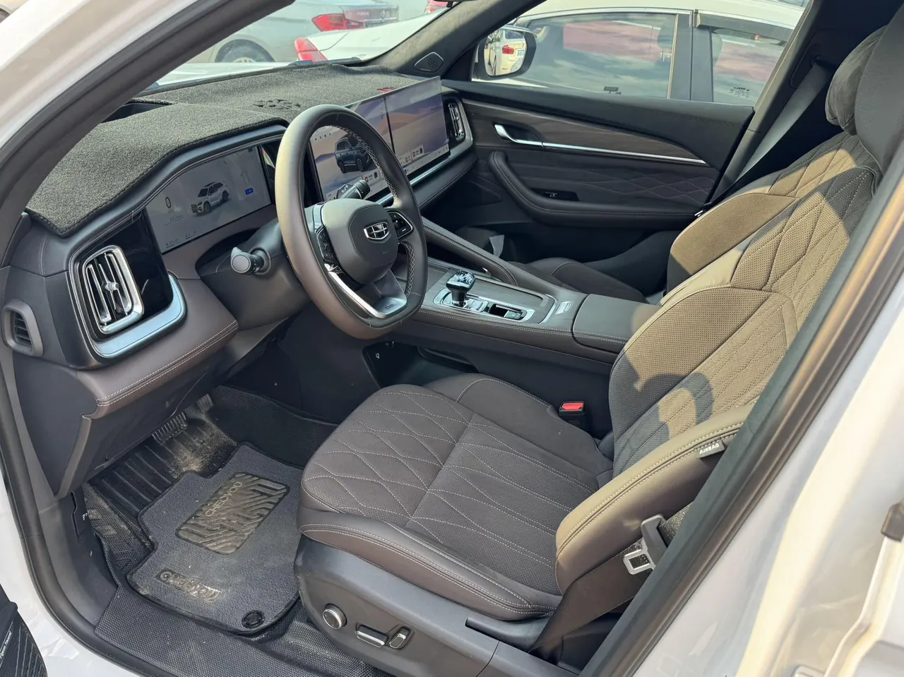 Geely 2026 XingyueL (Monjaro) 2.0TD Oriental Obsidian Edition Automatic Gear 4