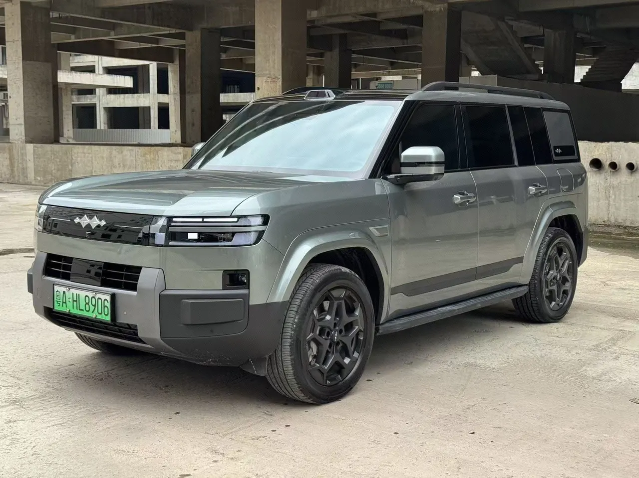 打开图片灯箱:FangChengBao 2025 titanium 7 1.5T stepless 190KM four-wheel drive Ultra version of automatic gear