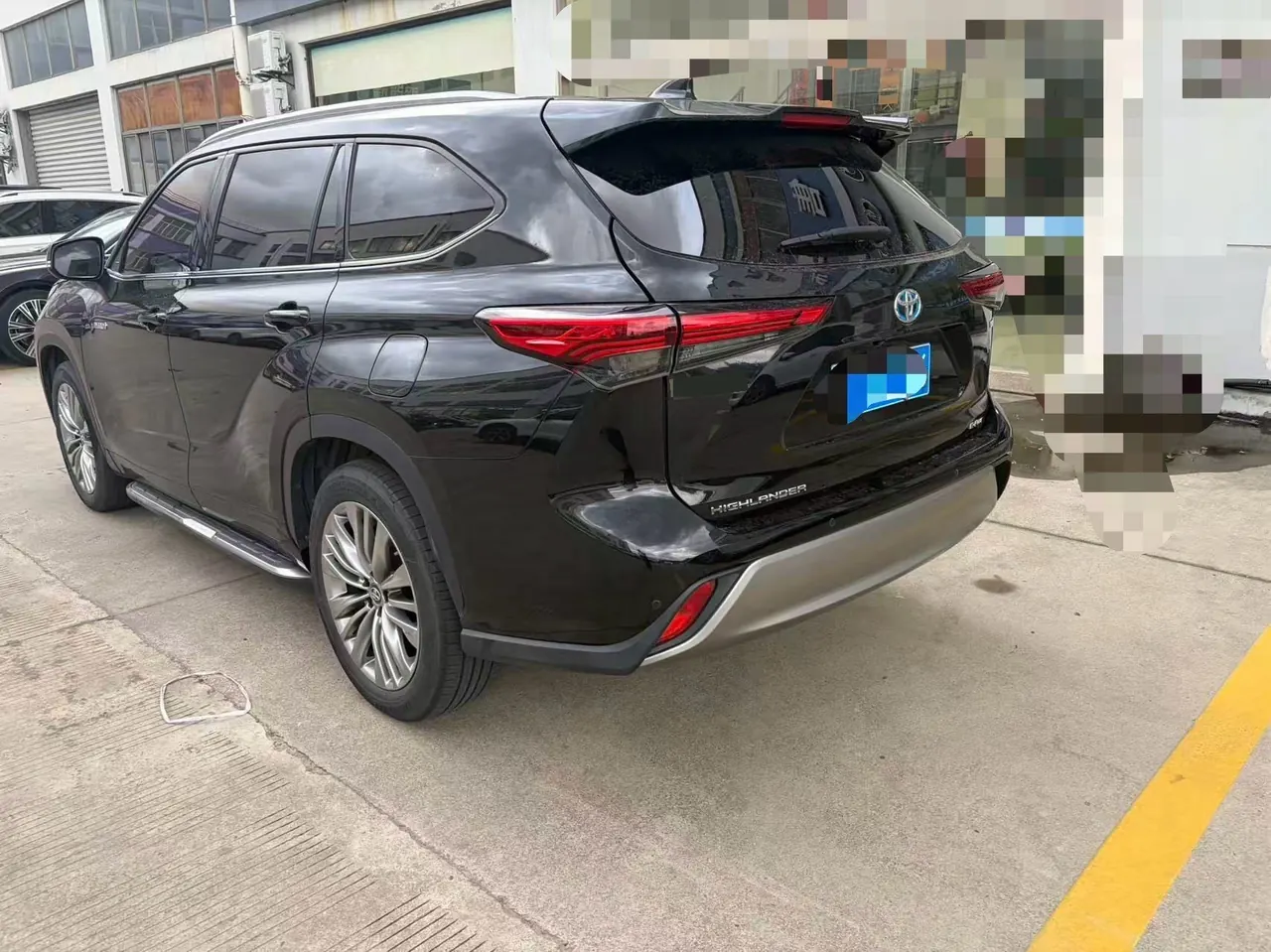 Toyota 2022 Highlander Dual Engine 2.5 Stepless Four-wheel Drive Premium Edition 7-seat Automatic Gear 5