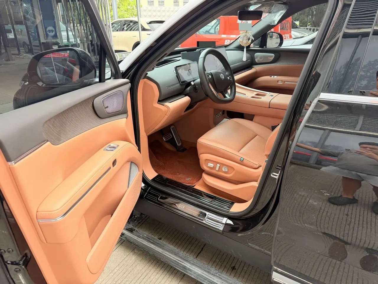 Leapmotor 2026 D 19 720 Zhizun Edition 7-seat Automatic Gear 2