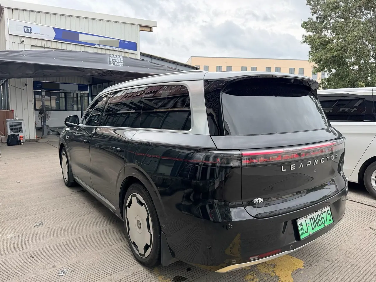 Leapmotor 2026 D 19 720 Zhizun Edition 7-seat Automatic Gear 4