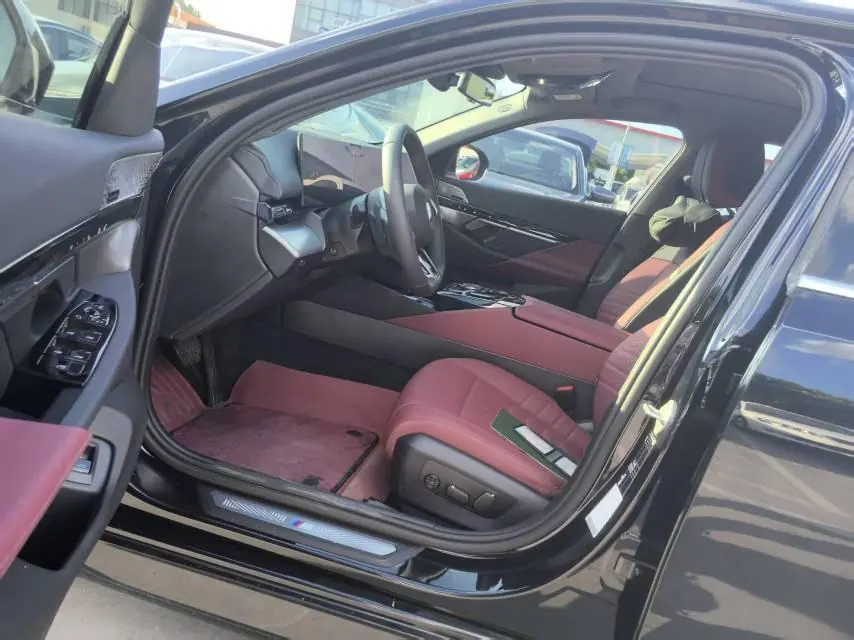 BMW 5 Series 2026 model 530Li 48V 2.0T Leading Edition M Sport Package Automatic 6