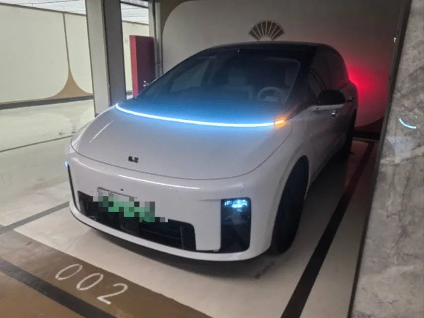 Open image lightbox: Li 2025 i8 Standard Edition Automatic Gear