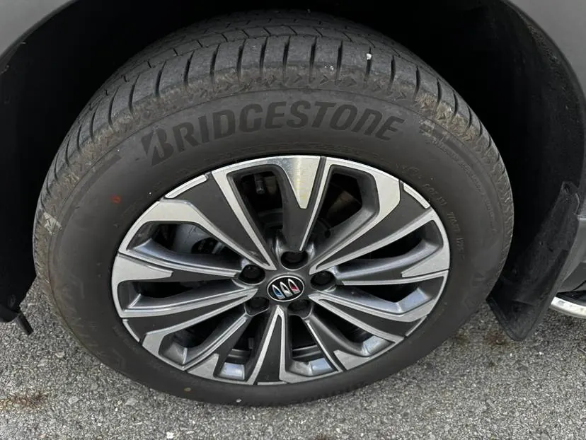 Buick 2025 Angkewei Plus 2.0T 28T Two-Drive Platinum Edition Automatic Gear 8