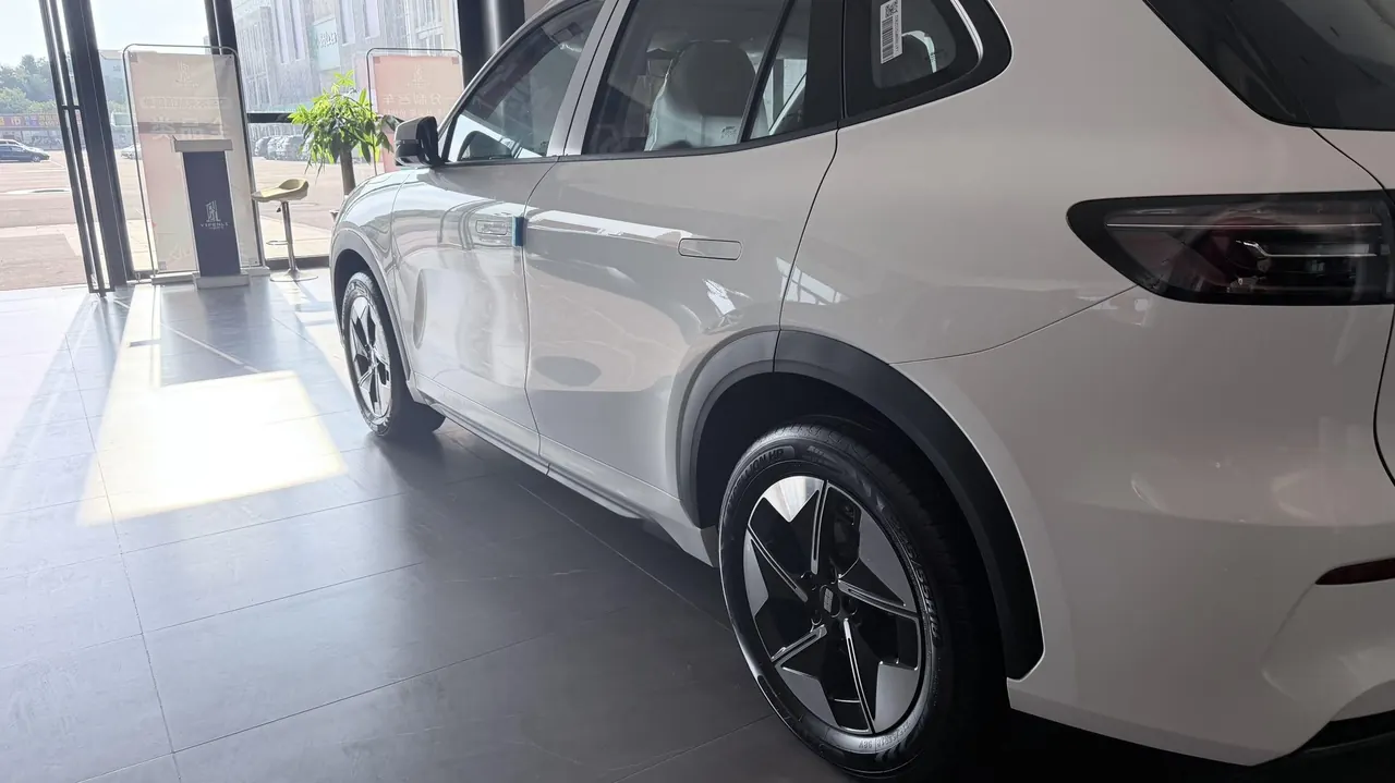 Geely Galaxy 2026 E 5 530km Discovery Edition Automatic Gear 3