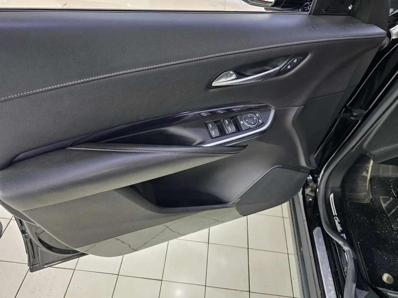 Cadillac 2021 XT4 2.0T 28T Two-Drive Leading Automatic Gear 3