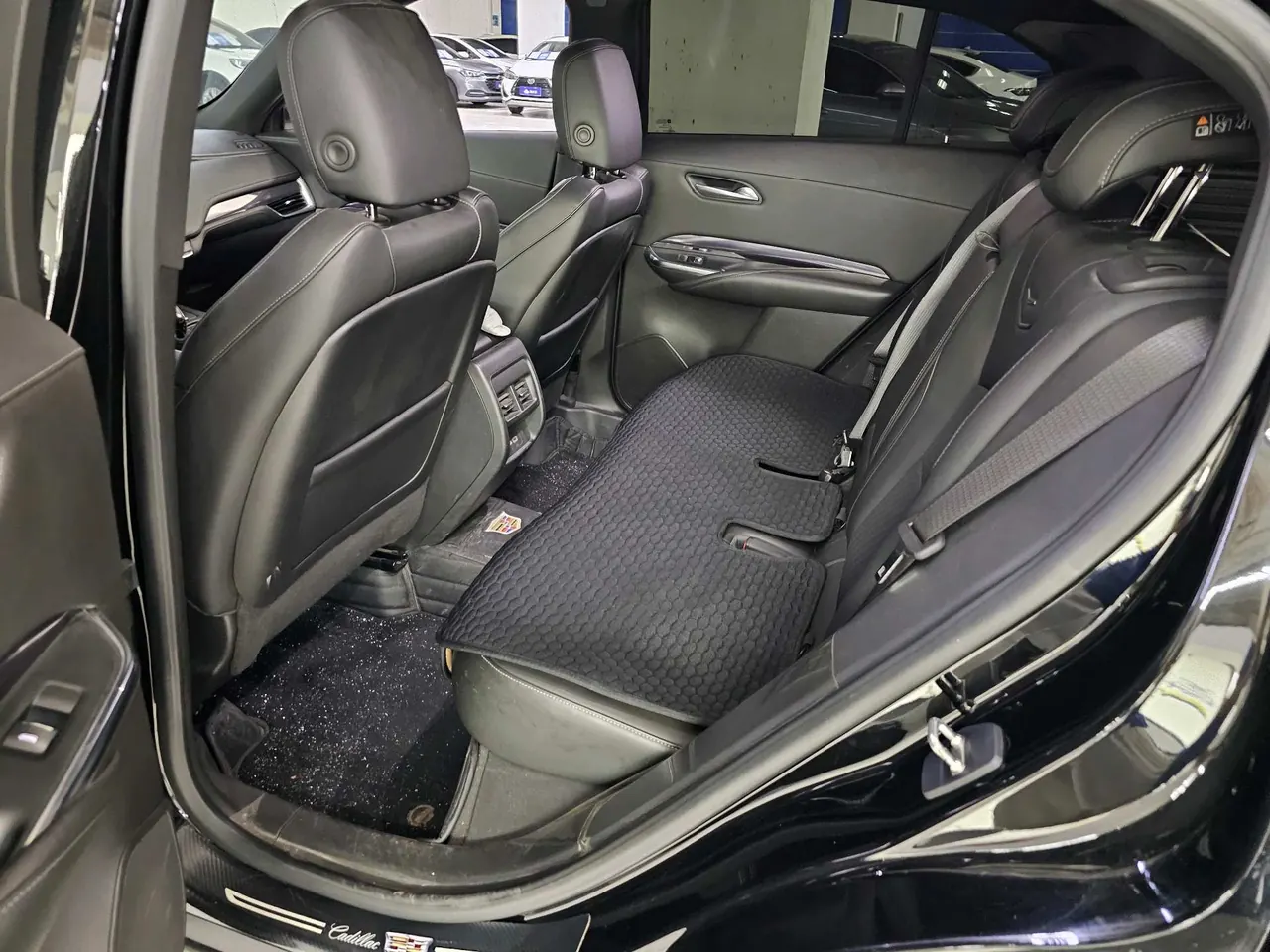 Cadillac 2021 XT4 2.0T 28T Two-Drive Leading Automatic Gear 4