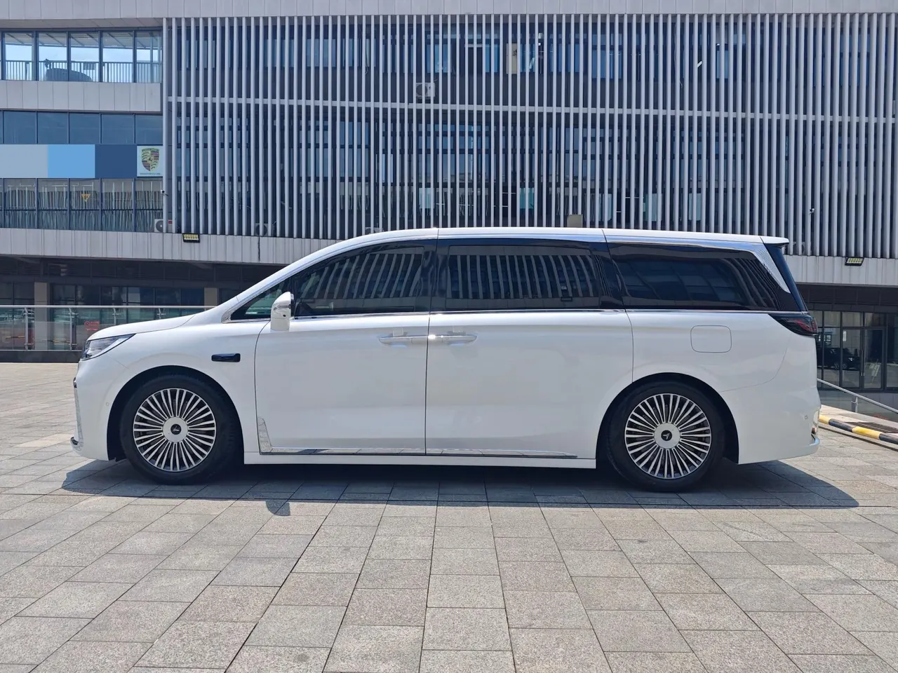 Voyah 2025 dreamers PHEV 1.5T four-wheel drive flagship dry Kun version automatic gear 10
