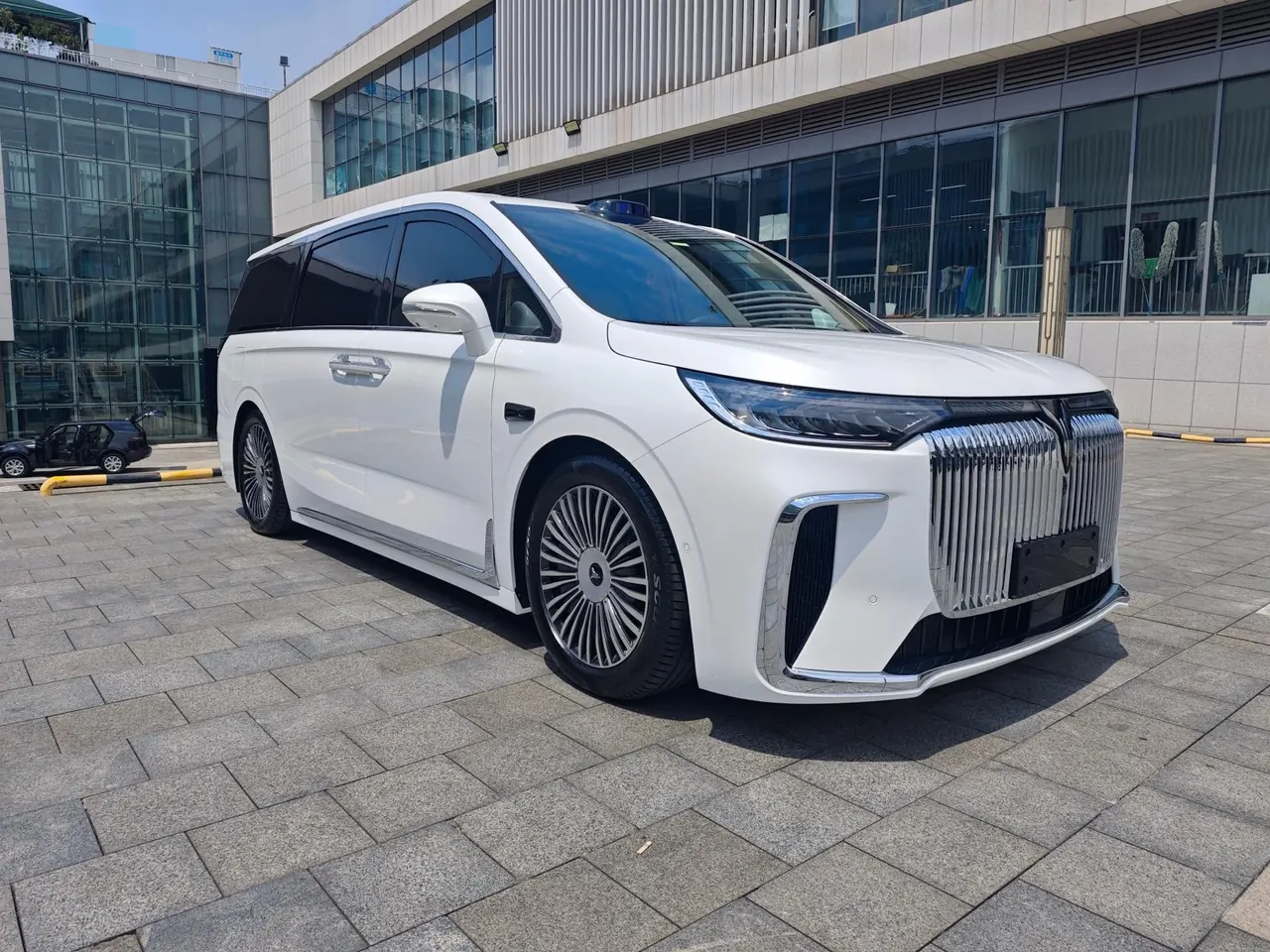 Voyah 2025 dreamers PHEV 1.5T four-wheel drive flagship dry Kun version automatic gear 3
