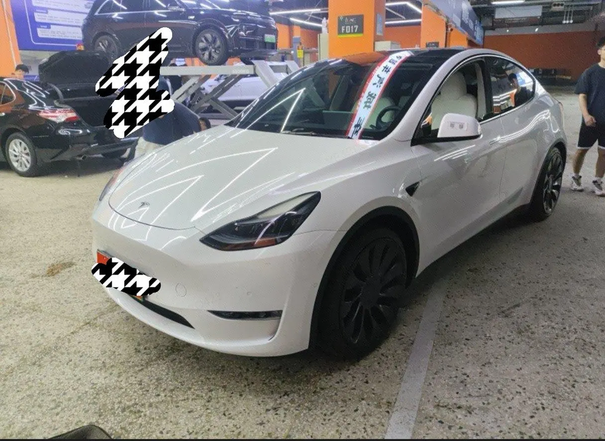 打开图片灯箱:Tesla 2023 Model Y high-performance all-wheel drive version automatic transmission
