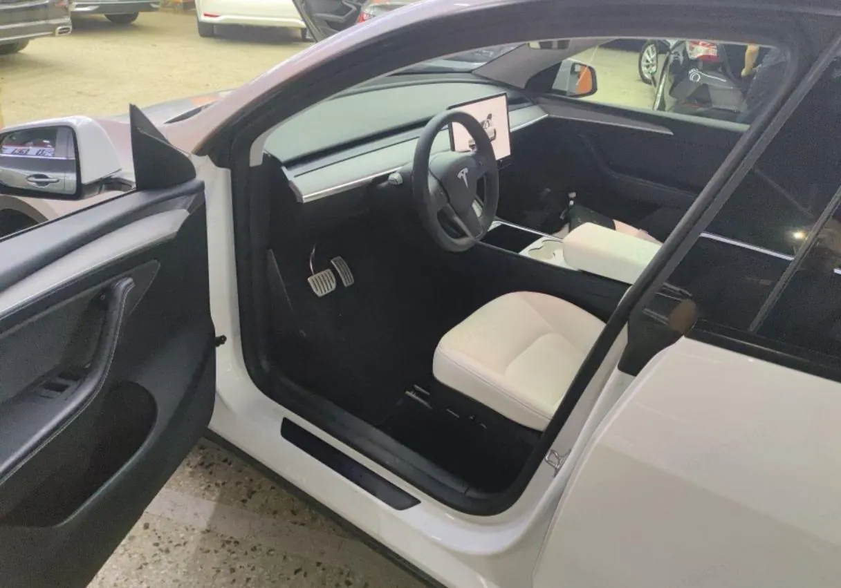 Tesla 2023 Model Y high-performance all-wheel drive version automatic transmission 5