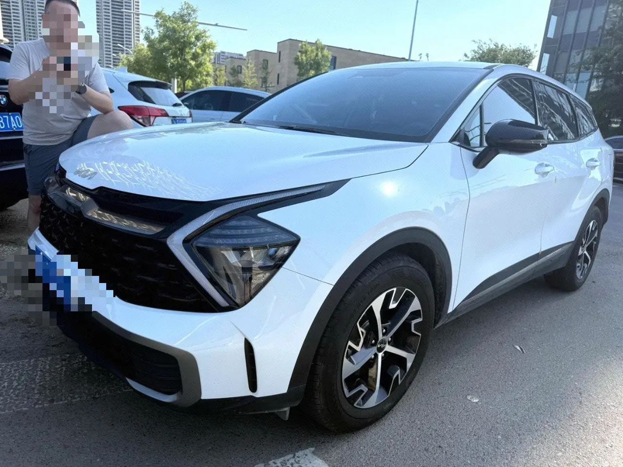 打开图片灯箱:Kia 2025 Lion Platinum Extension 1.5T Two-Drive Deluxe Edition Automatic Gear