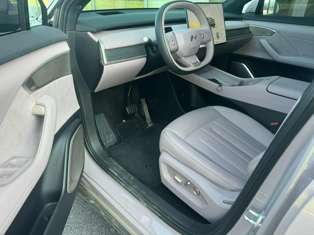 ONVO 2025 L60 60kWh four-wheel drive version automatic gear 5