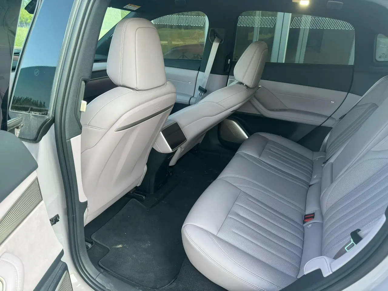 ONVO 2025 L60 60kWh four-wheel drive version automatic gear 6