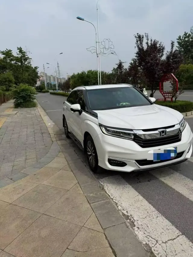 Honda 2020 crown road 2.0T 370TURBO four-wheel drive exclusive edition two-color automatic gear 5
