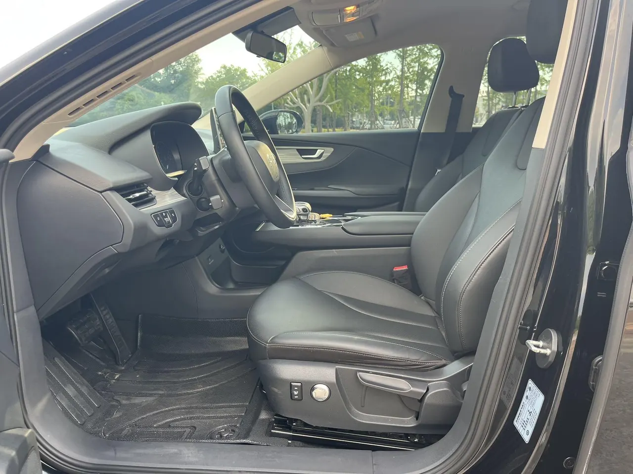 HongQi 2023 E-QM 5 560km PLUS automatic gear 4