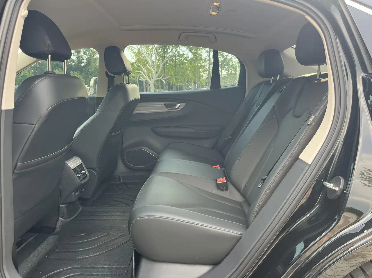 HongQi 2023 E-QM 5 560km PLUS automatic gear 5
