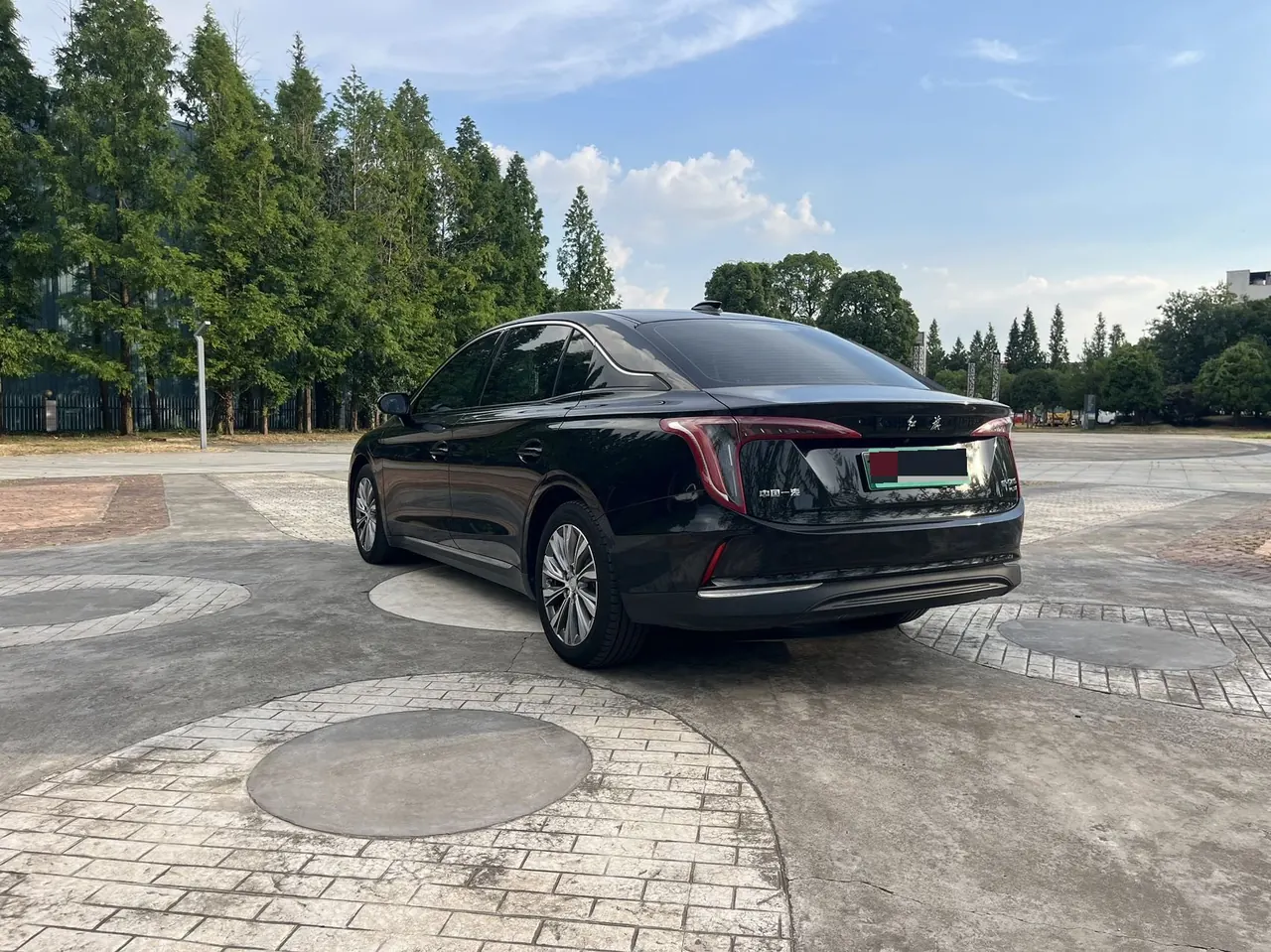 HongQi 2023 E-QM 5 560km PLUS automatic gear 9