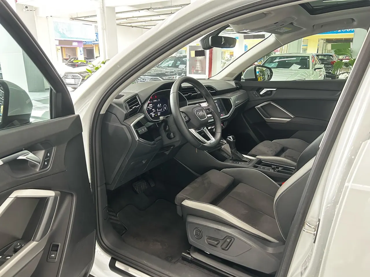 Audi 2023 Q3 1.4TFSI 35TFSI Aggressive Dynamic Automatic 3