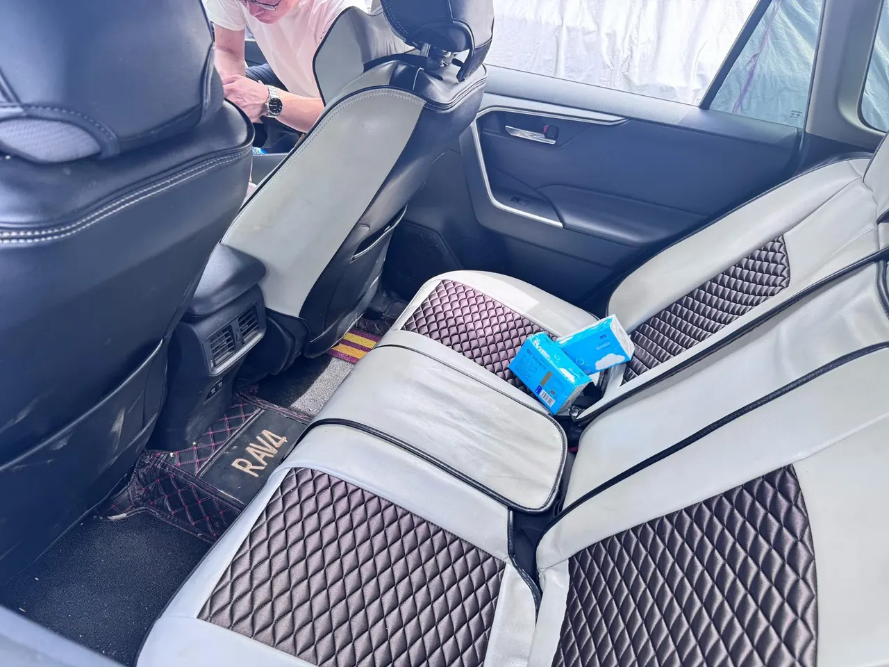 Toyota 2020 RAV4 Rongbo 2.0 Stepless Two-Drive Fashion Edition Automatic Gear 3