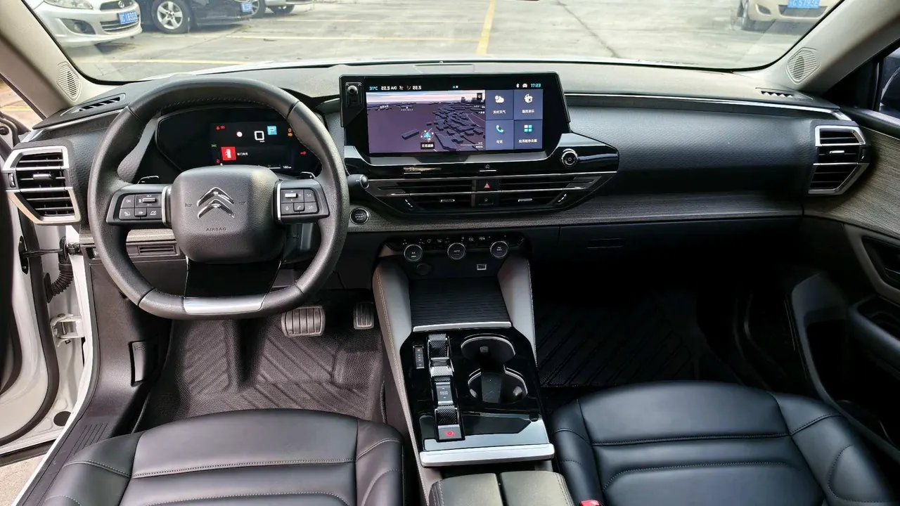 Citroen Versailles C5 X 2022 C5 X 1.6T Enjoy an Uncommon Year of Tiger Opening Edition Automatic Gear 11