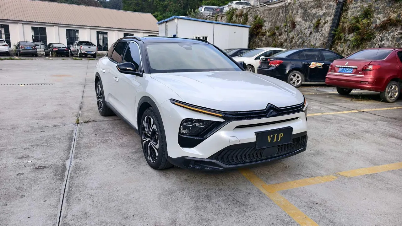 Citroen Versailles C5 X 2022 C5 X 1.6T Enjoy an Uncommon Year of Tiger Opening Edition Automatic Gear 3