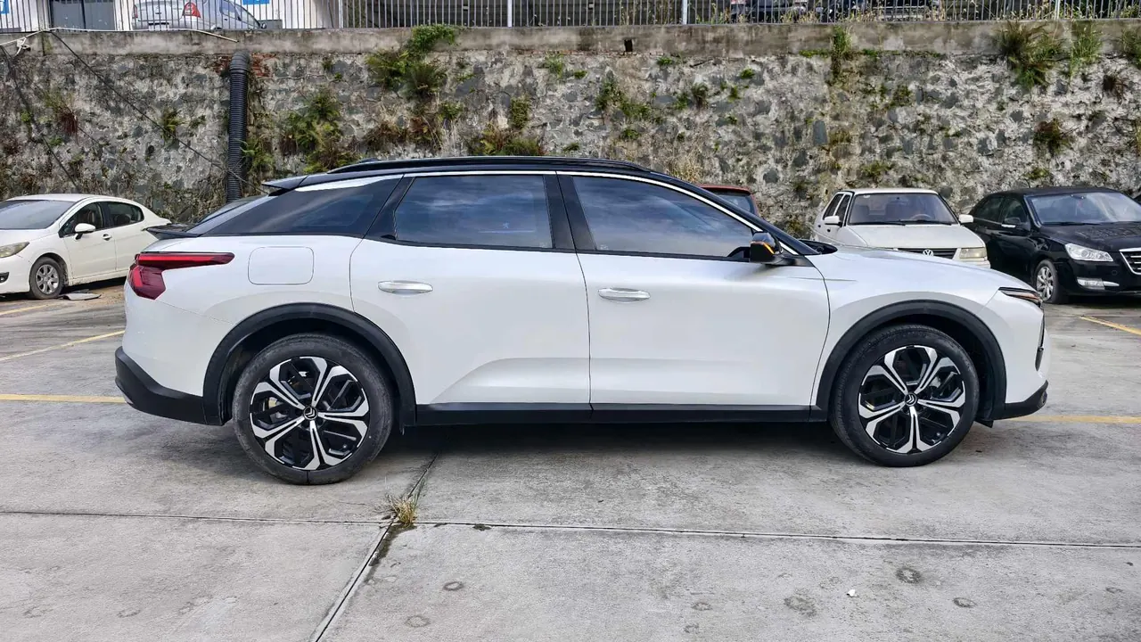 Citroen Versailles C5 X 2022 C5 X 1.6T Enjoy an Uncommon Year of Tiger Opening Edition Automatic Gear 4