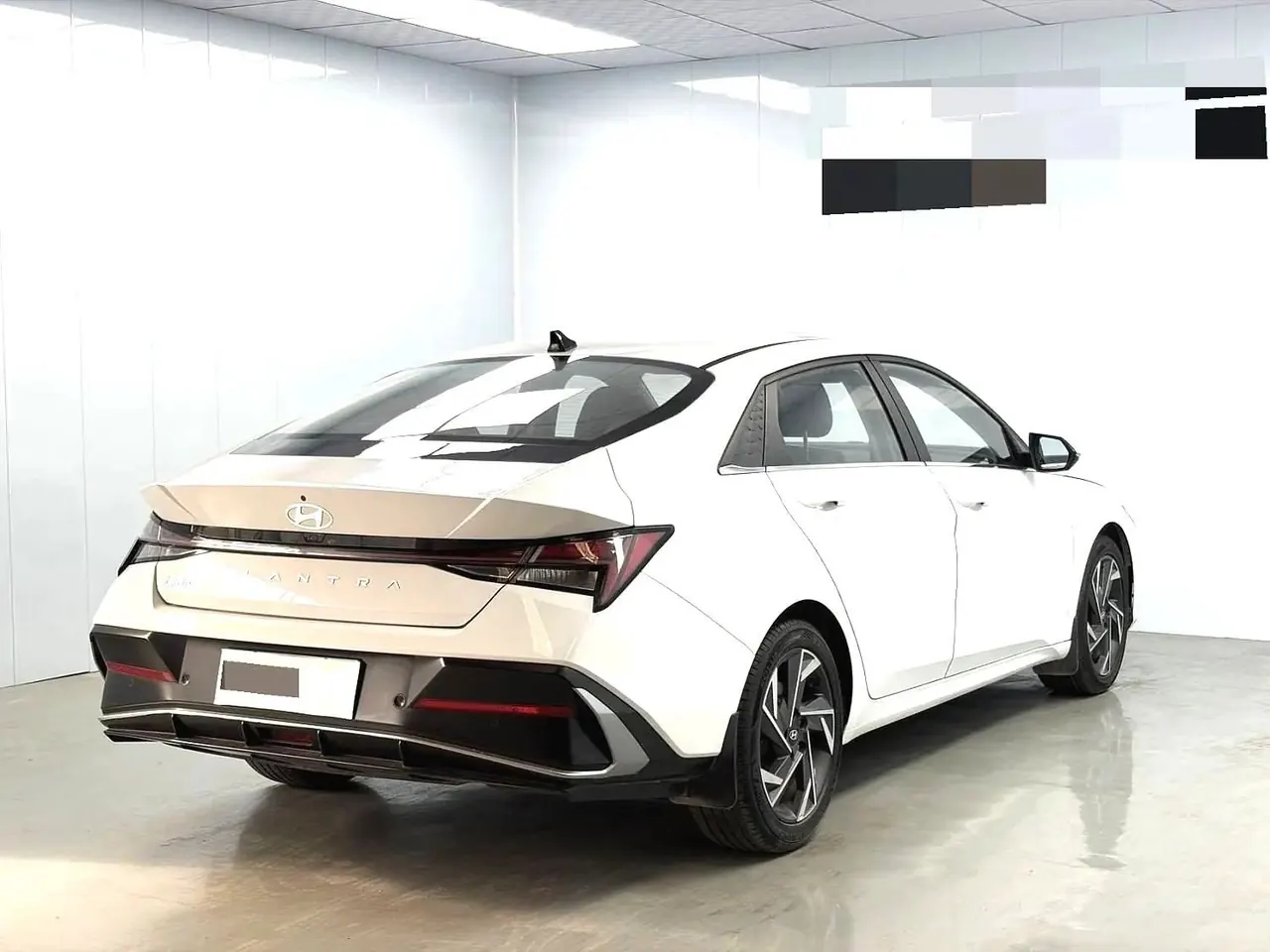 Hyundai 2023 Elantra -3-compartment 1.5 stepless LUX premium automatic gear 10