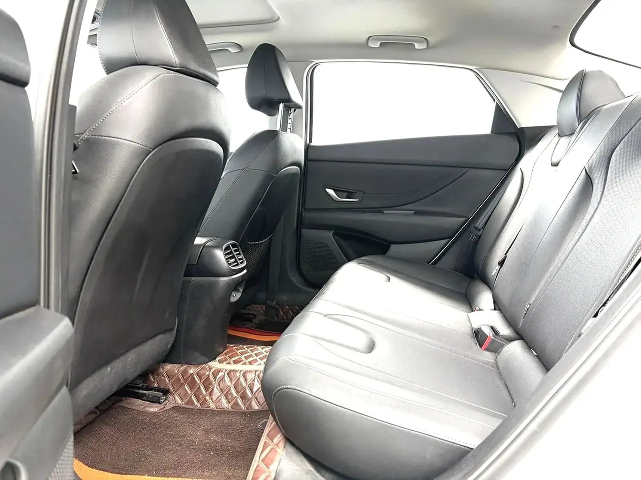 Hyundai 2023 Elantra -3-compartment 1.5 stepless LUX premium automatic gear 5