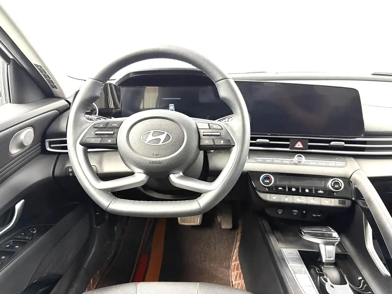 Hyundai 2023 Elantra -3-compartment 1.5 stepless LUX premium automatic gear 7