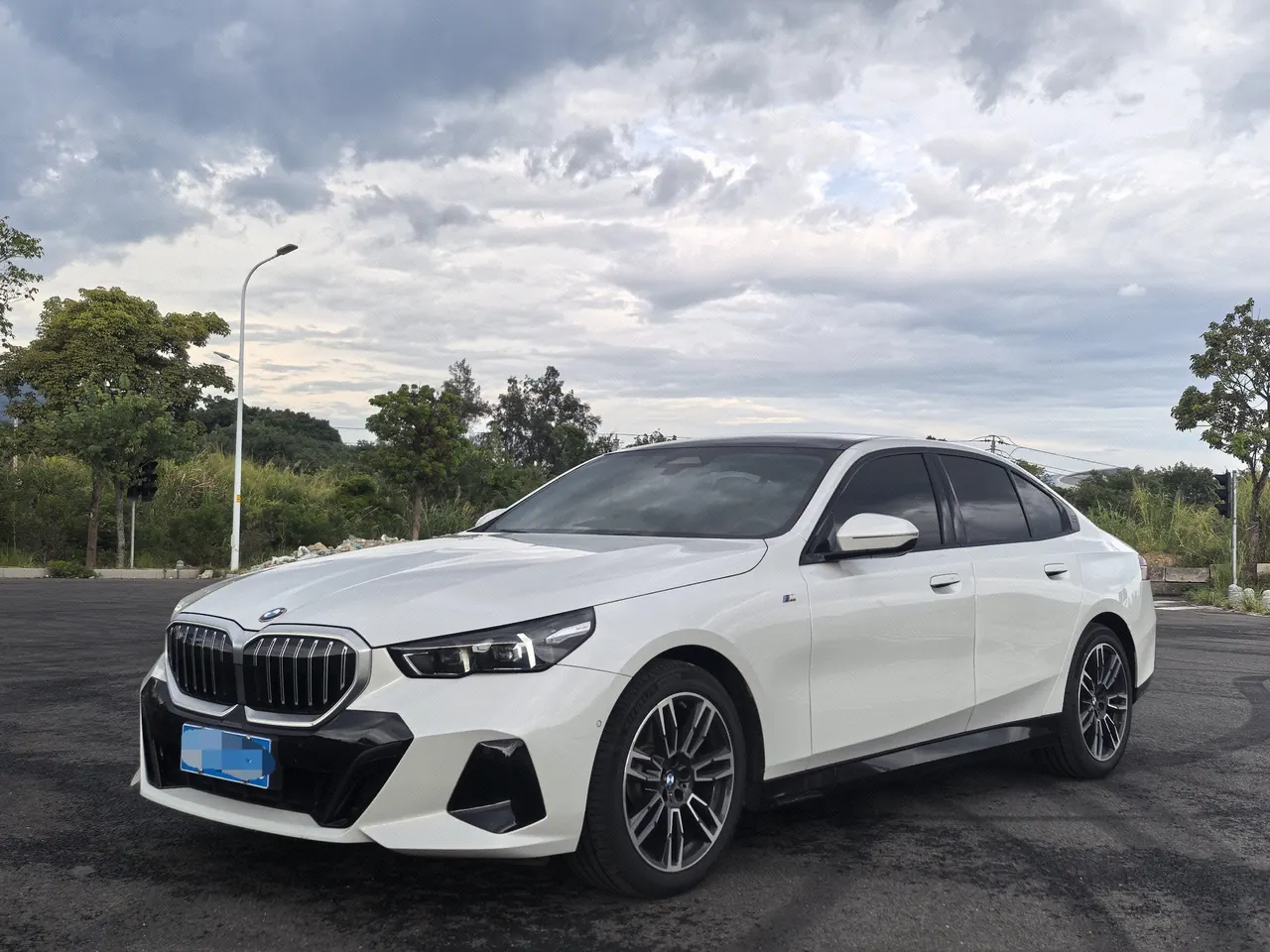 Open image lightbox: BMW 5 Series (Imported) 2024 525i 48V 2.0T M Sports Suit Automatic Gear