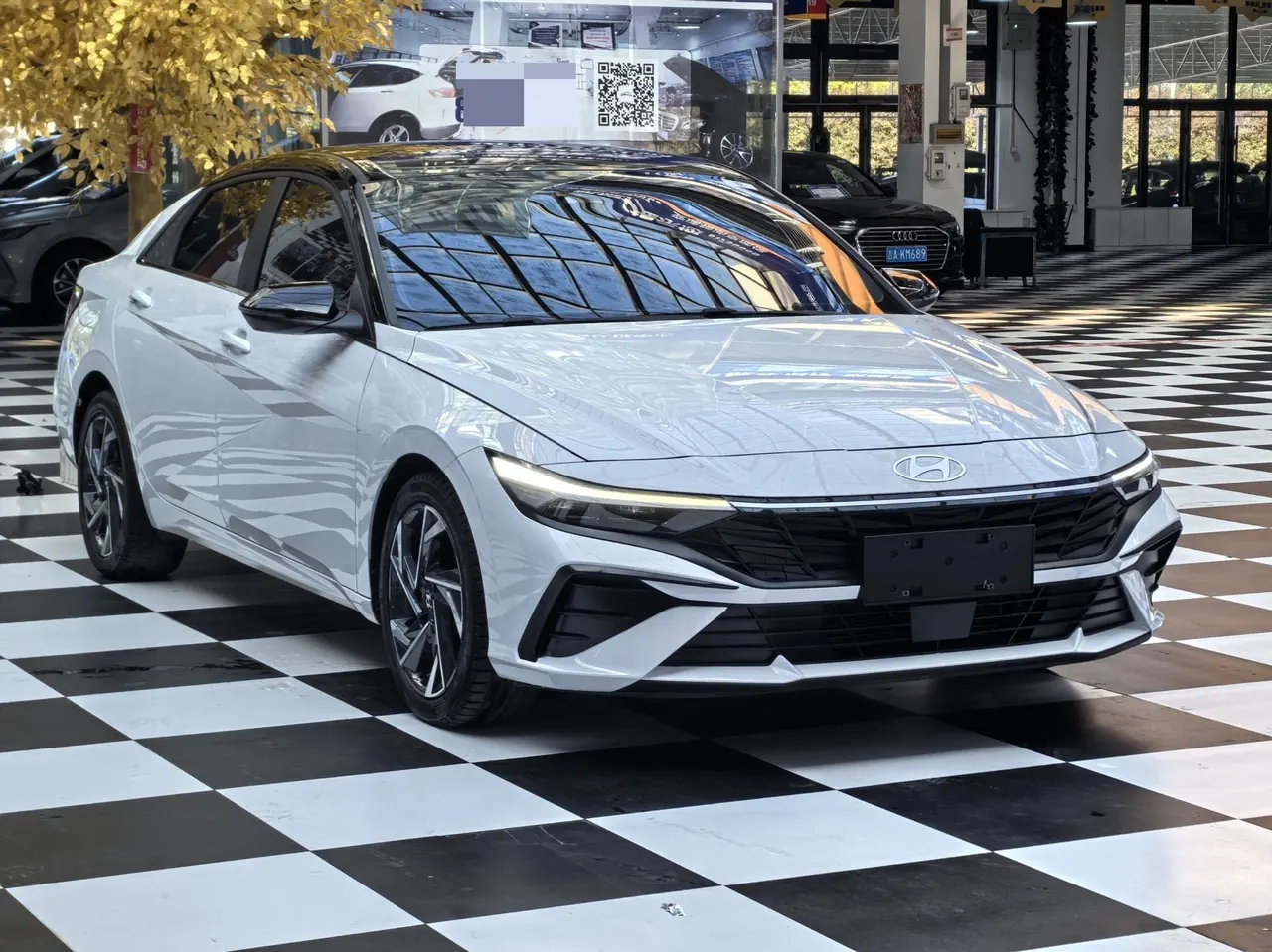 Hyundai 2023 Elantra -3-compartment 1.5 stepless LUX premium automatic gear 3