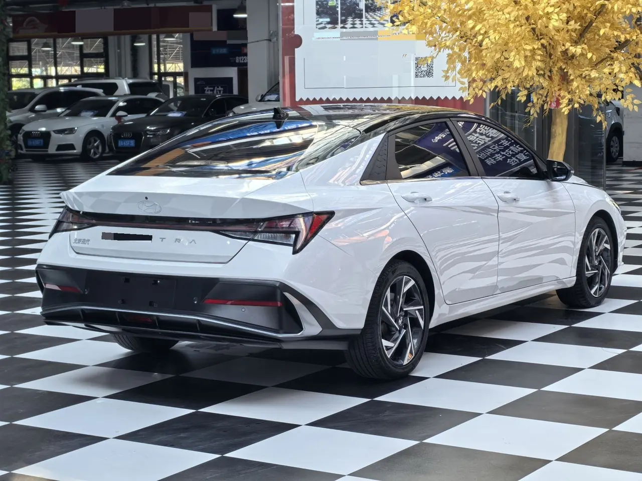 Hyundai 2023 Elantra -3-compartment 1.5 stepless LUX premium automatic gear 4