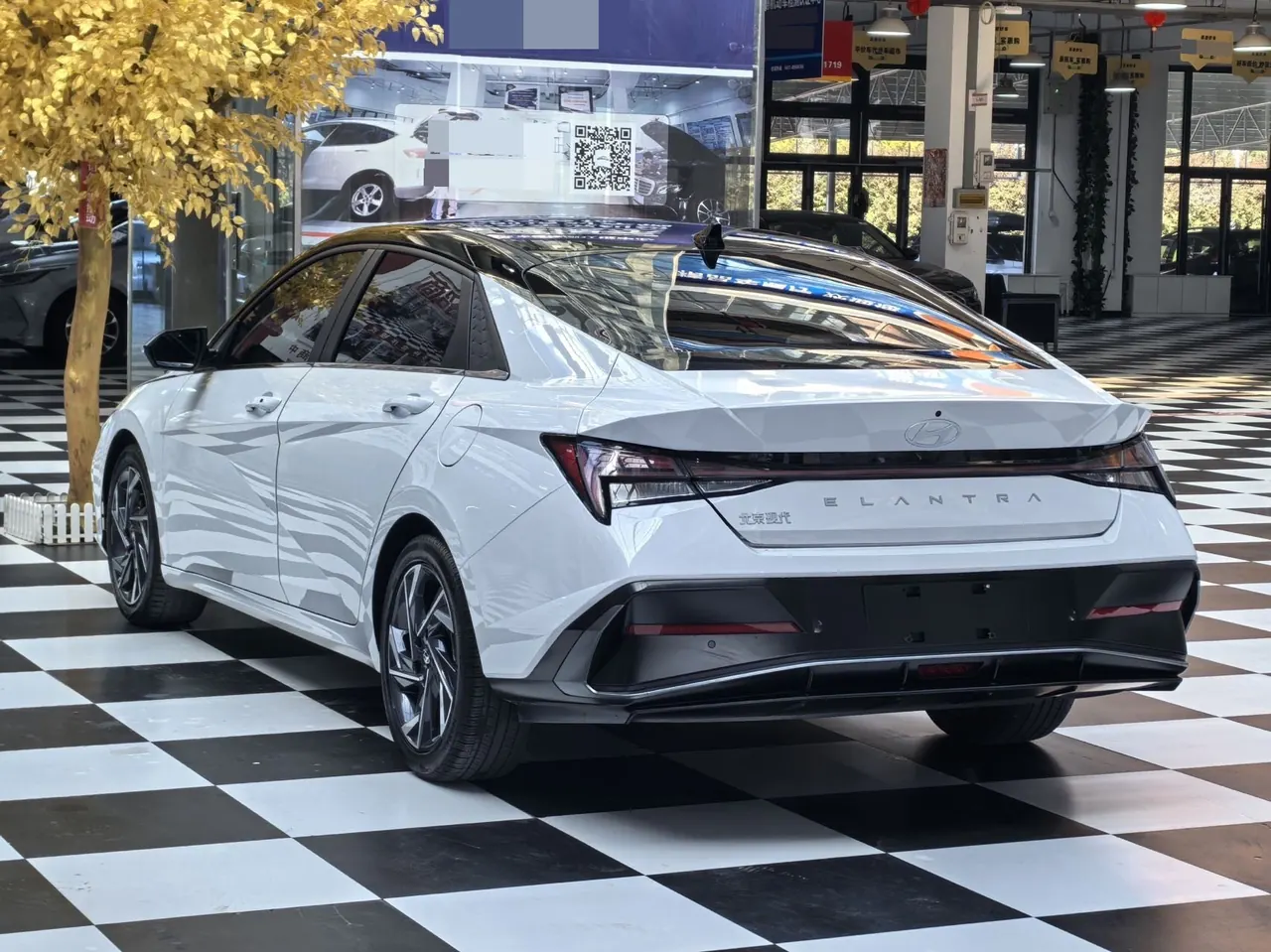 Hyundai 2023 Elantra -3-compartment 1.5 stepless LUX premium automatic gear 6
