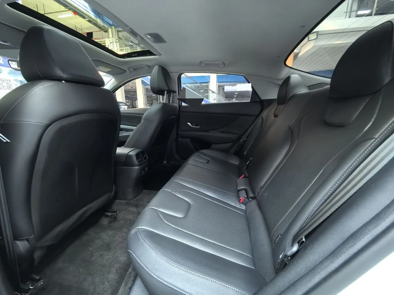 Hyundai 2023 Elantra -3-compartment 1.5 stepless LUX premium automatic gear 9
