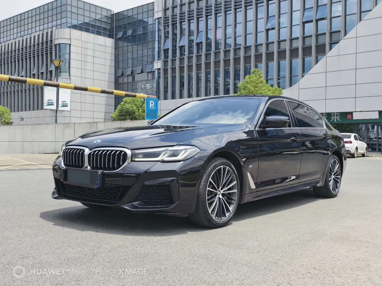 打开图片灯箱:BMW 5 Series 2022 530Li 2.0T Leading M Sports Suit (Change 2) Automatic Gear