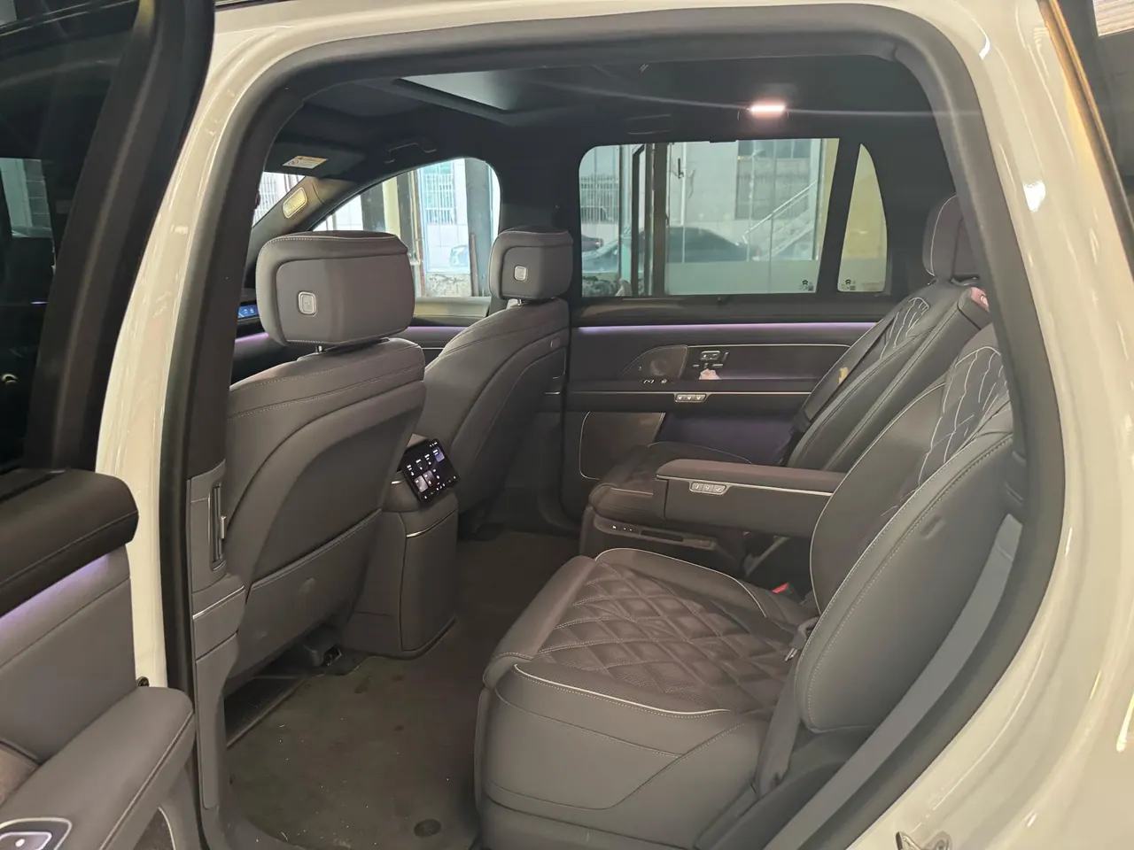 NIO 2026 ES8 6-seat executive deluxe automatic gear 3