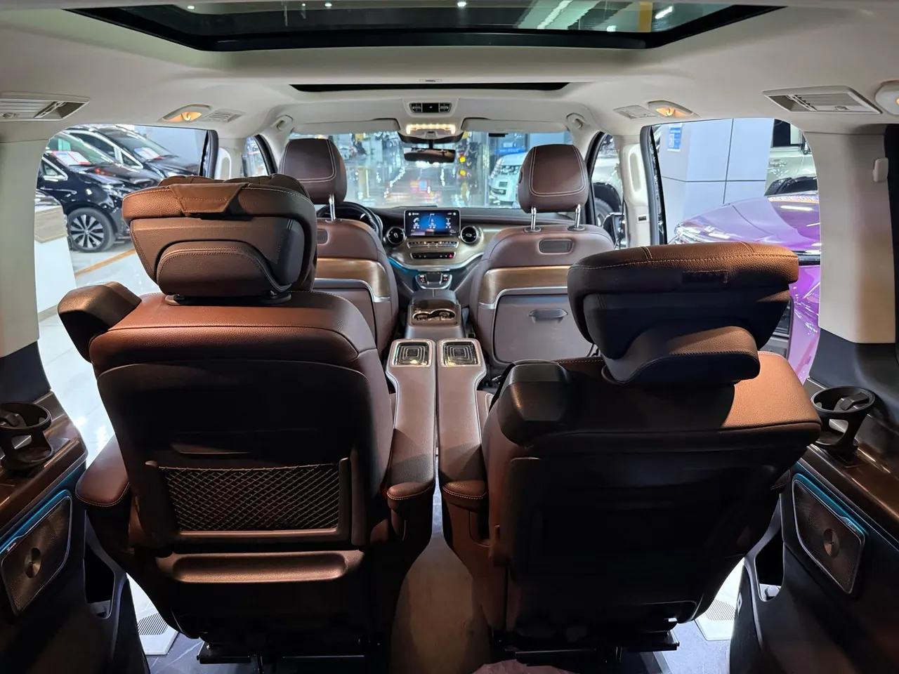 Mercedes Benz V 2022V 260 L 2.0T Premium Edition Automatic Gear 8