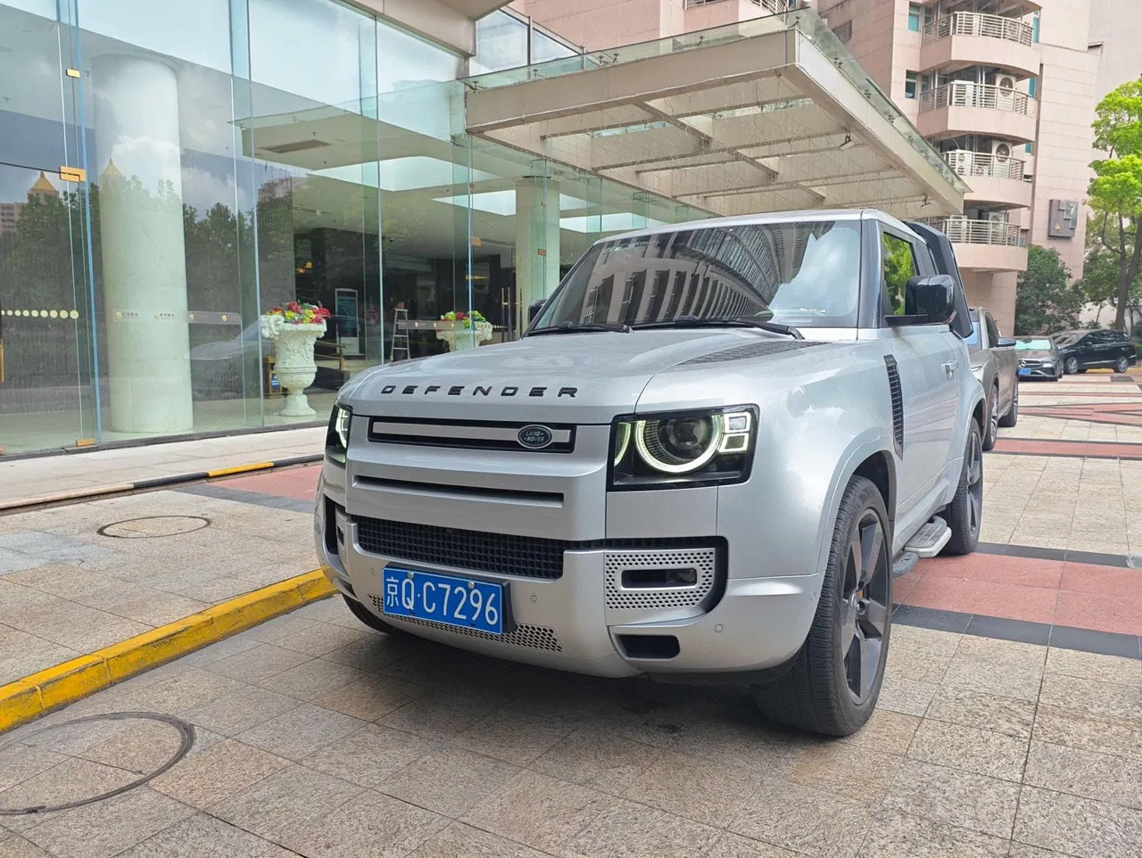 打开图片灯箱:Land Rover Guard (Imported) 2022 Guard 90 48V 3.0T P400 XS Automatic Gear