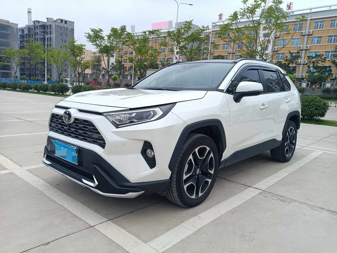 Open image lightbox: Toyota 2020 RAV4 RongFang 2.0 Stepless Four-wheel Drive Premium Edition Automatic Gear