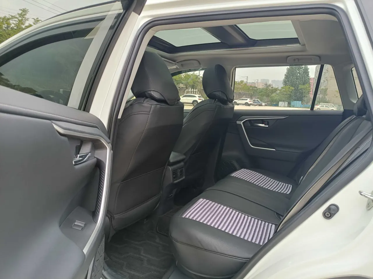 Toyota 2020 RAV4 RongFang 2.0 Stepless Four-wheel Drive Premium Edition Automatic Gear 7