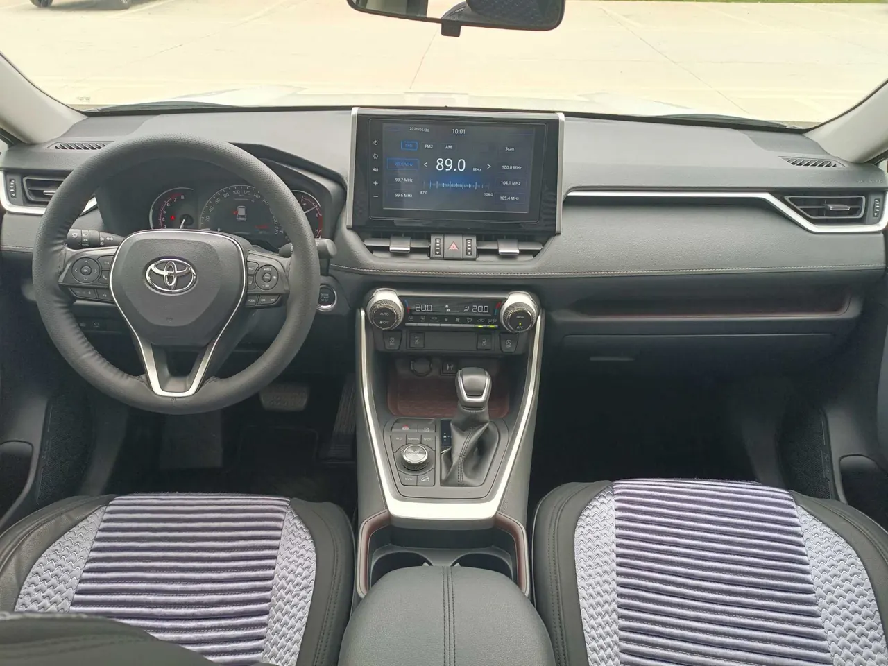 Toyota 2020 RAV4 RongFang 2.0 Stepless Four-wheel Drive Premium Edition Automatic Gear 8