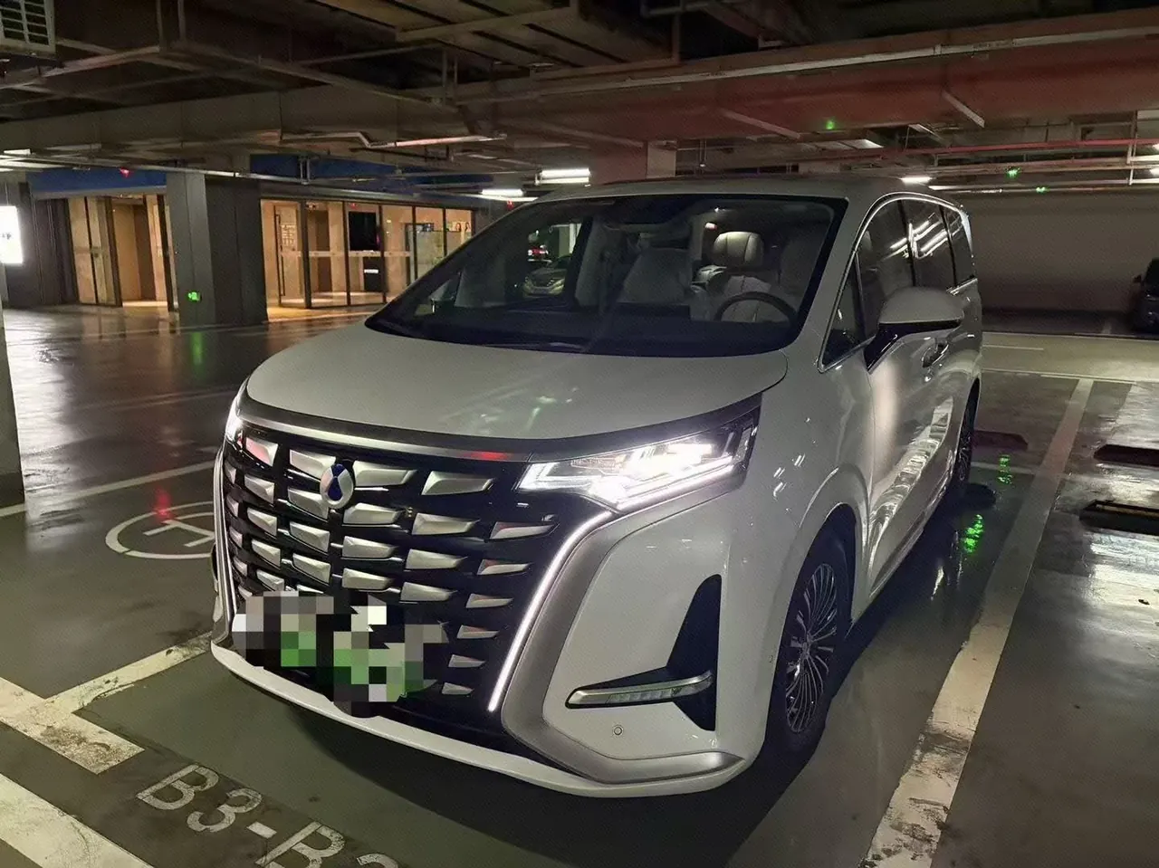 Open image lightbox: Denza 2022 Denza D9 DM-i 1.5T stepless 970 four-wheel drive flagship automatic gear