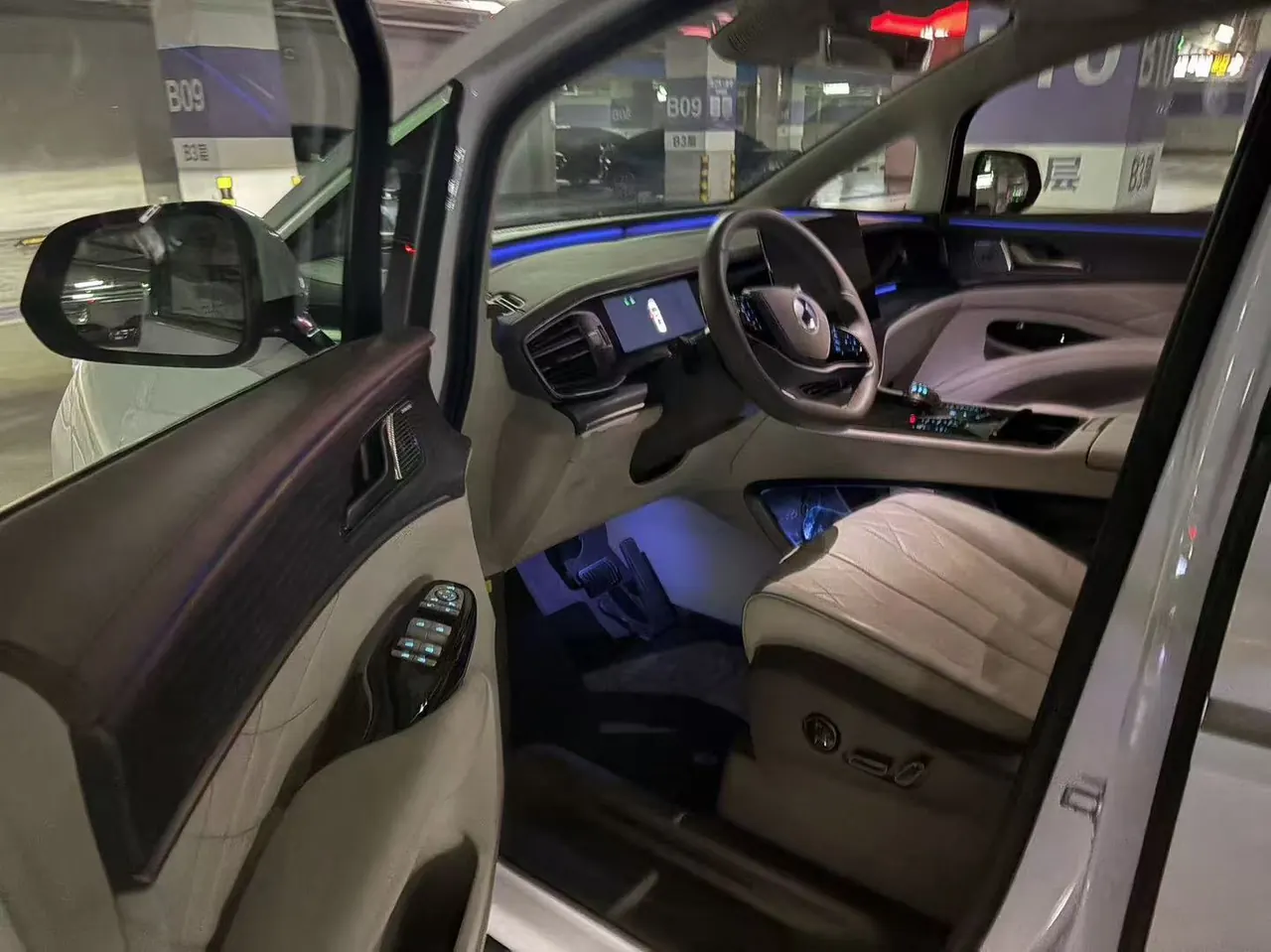 Denza 2022 Denza D9 DM-i 1.5T stepless 970 four-wheel drive flagship automatic gear 2