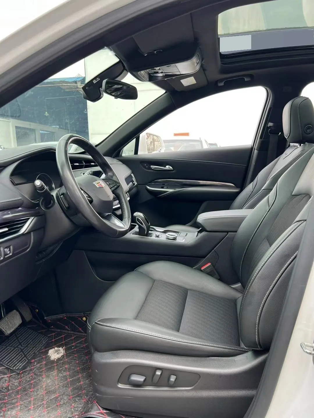 Cadillac 2021 XT4 2.0T 28T Two-Drive Leading Automatic Gear 4