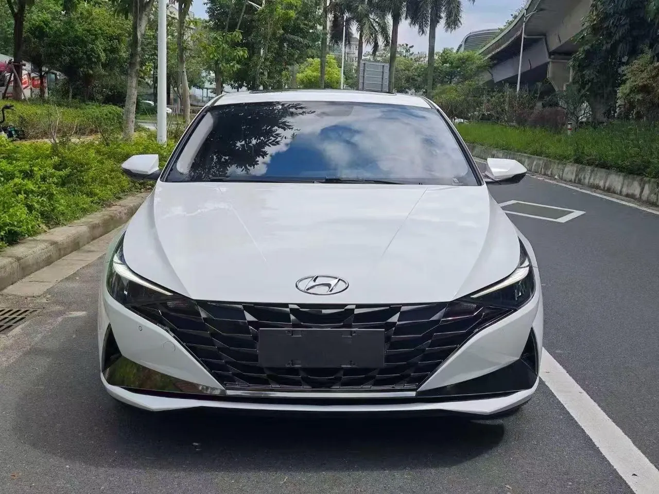 Hyundai 2022 Elantra -3-compartment 1.5 stepless LUX premium automatic gear 2