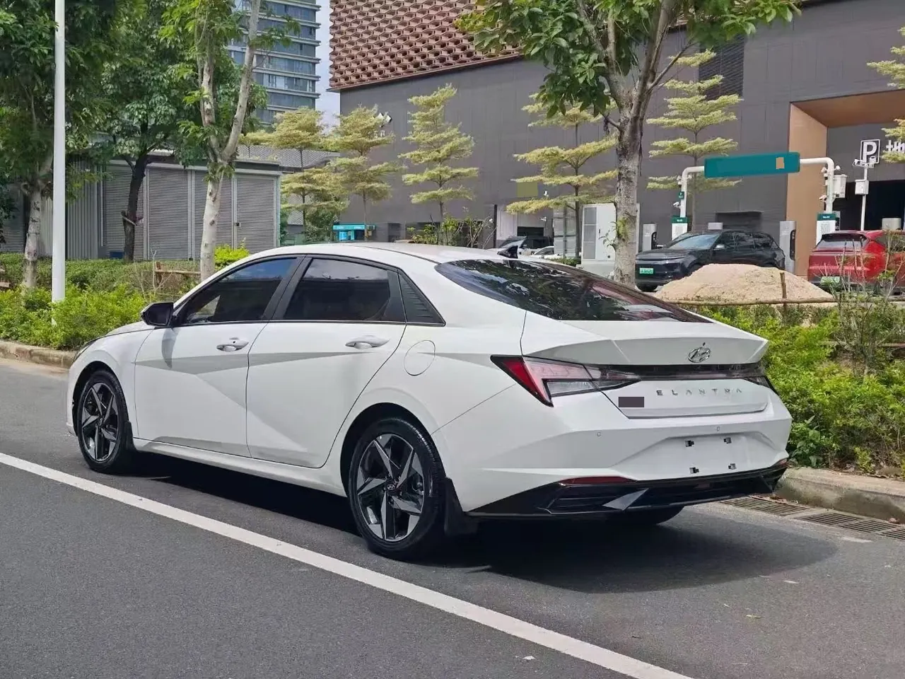 Hyundai 2022 Elantra -3-compartment 1.5 stepless LUX premium automatic gear 3