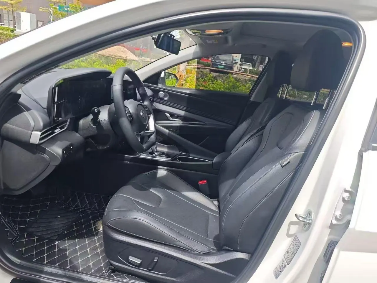 Hyundai 2022 Elantra -3-compartment 1.5 stepless LUX premium automatic gear 5